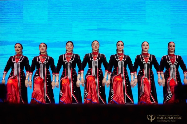 В Казани выступил Государственный академический ансамбль народного танца имени Файзи Гаскарова (ФОТО)