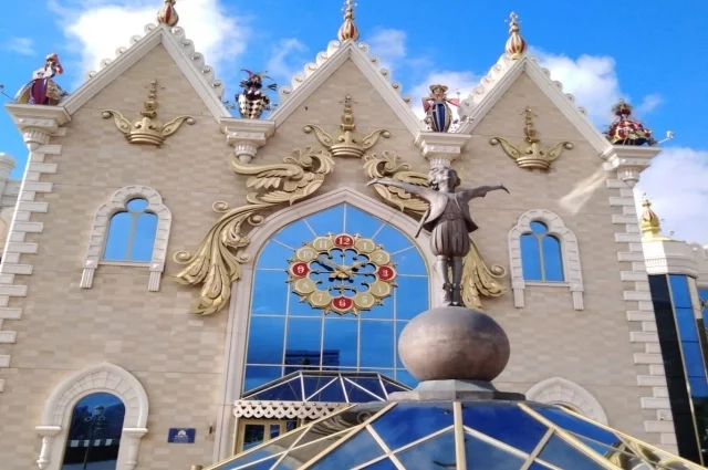 
        В штанах - нельзя! Девочки Татарстана недовольны новой школьной формой    