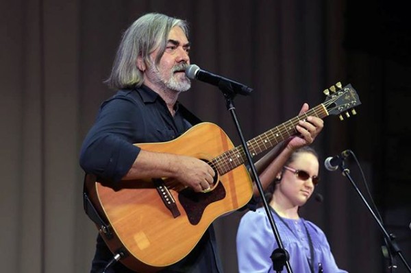 
        Пой свою мелодию! Певица о бардах, бизнесе и необитаемом острове    