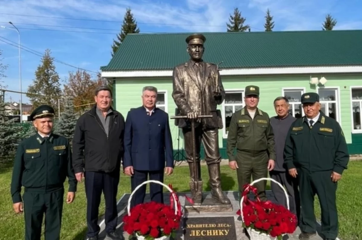 
        В Татарстане открыли первый памятник леснику    