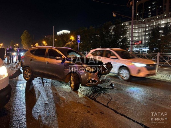 Появились фото ДТП в Казани, где насмерть сбили мужчину, менявшего колесо