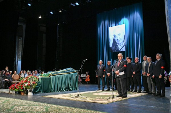 В театре Камала простились с народным артистом РФ и ТАССР Ринатом Тазетдиновым (ФОТО)