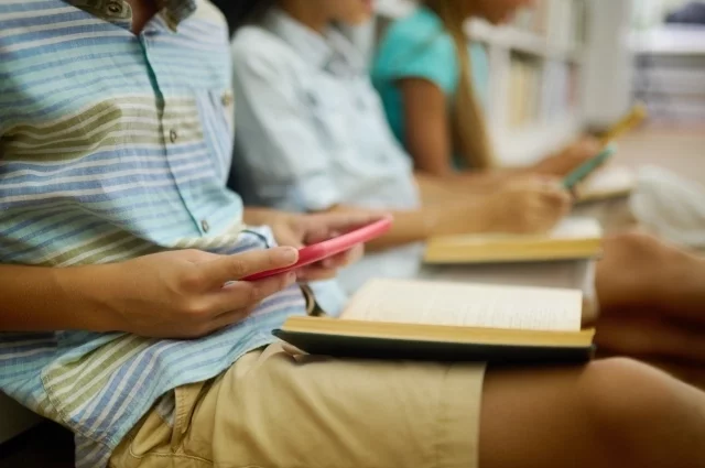 
        В штанах - нельзя! Девочки Татарстана недовольны новой школьной формой    