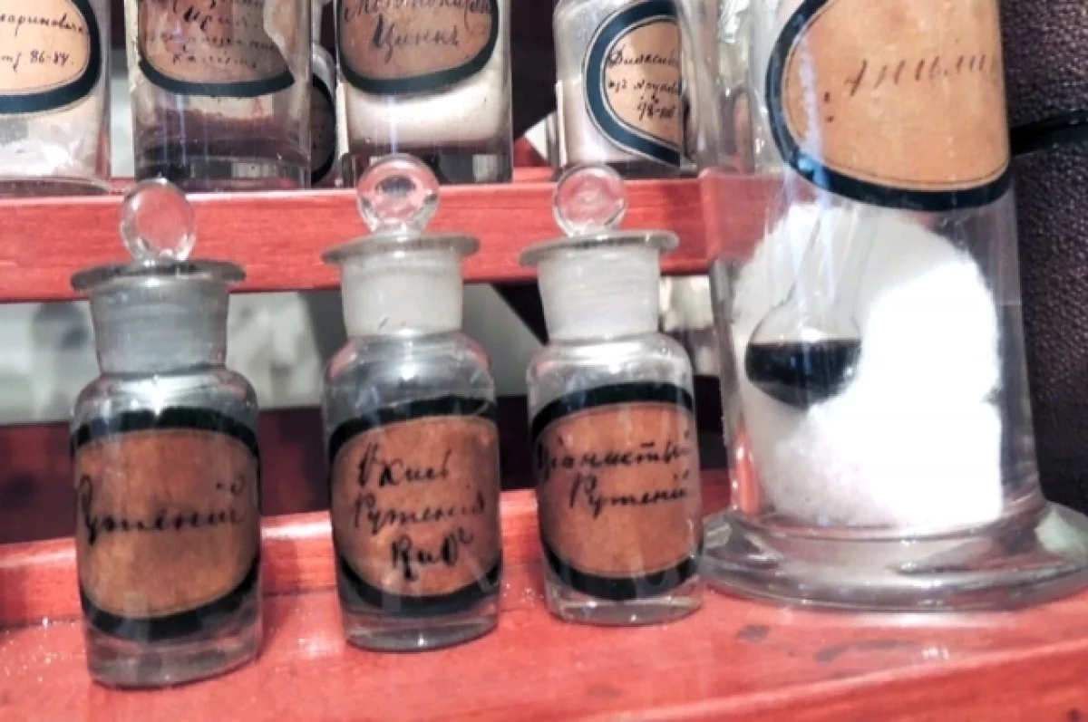 
        За что казанский аптекарь Демидовскую премию получил?    