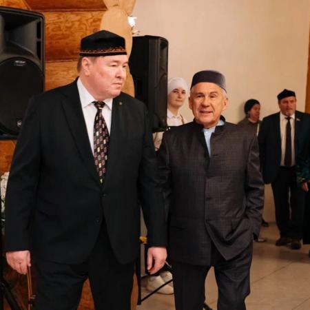 Минниханов и Мухаметшин приехали на поминки народного поэта Татарстана Разиля Валеева (ФОТО) Минниханов и Мухаметшин приехали на поминки народного поэта Татарстана Разиля Валеева (ФОТО)