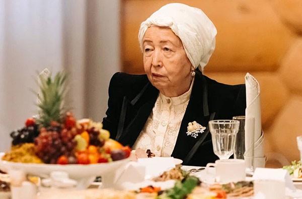 Минниханов и Мухаметшин приехали на поминки народного поэта Татарстана Разиля Валеева (ФОТО) Минниханов и Мухаметшин приехали на поминки народного поэта Татарстана Разиля Валеева (ФОТО)