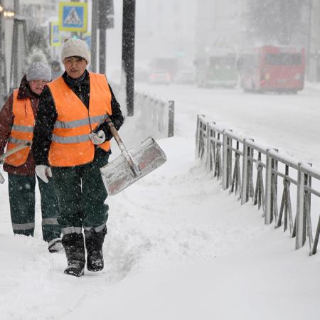В Казани рассматривают введение тарифов на вывоз снега со дворов многоквартирных домов В Казани рассматривают введение тарифов на вывоз снега со дворов многоквартирных домов