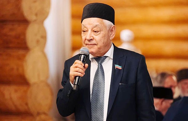 Минниханов и Мухаметшин приехали на поминки народного поэта Татарстана Разиля Валеева (ФОТО) Минниханов и Мухаметшин приехали на поминки народного поэта Татарстана Разиля Валеева (ФОТО)