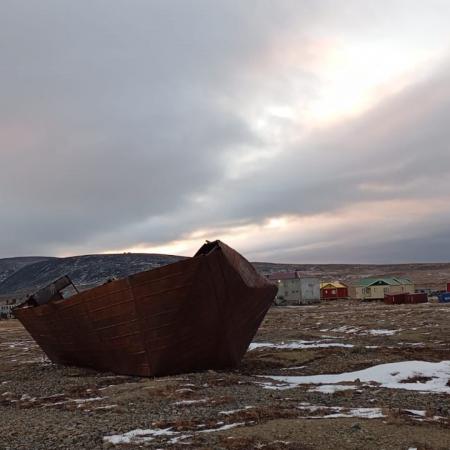 На Чукотке унесенный ветром гараж убил женщину и ребенка