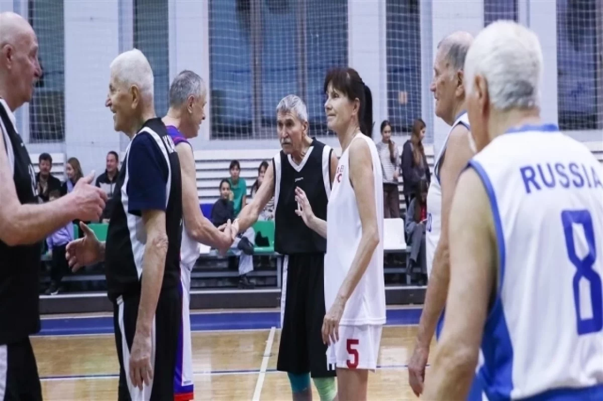 Дружеский матч ветеранов баскетбола России состоялся в Казани
Дружеский матч ветеранов баскетбола России состоялся в Казани