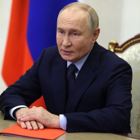 Путин: семейную ипотеку под 6% надо распространить на «вторичку»