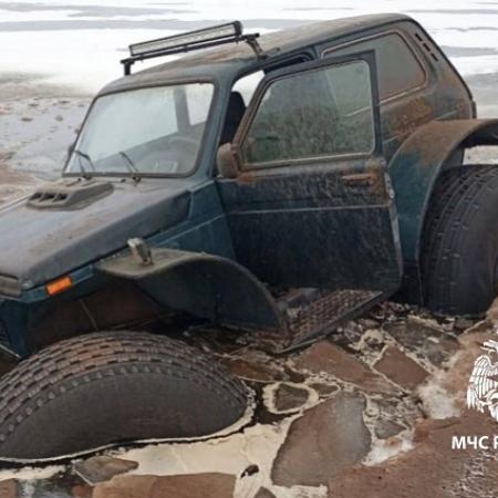 Решивший протестировать болотоход мужчина провалился под лед в Татарстане