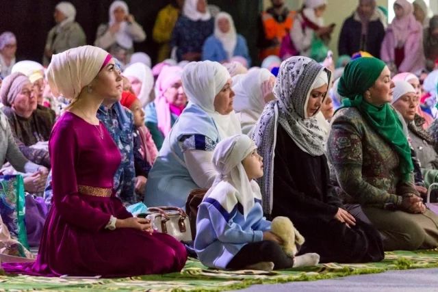 
        Цветы усопшему не помогут. Как поминают татары-мусульмане умерших близких?    