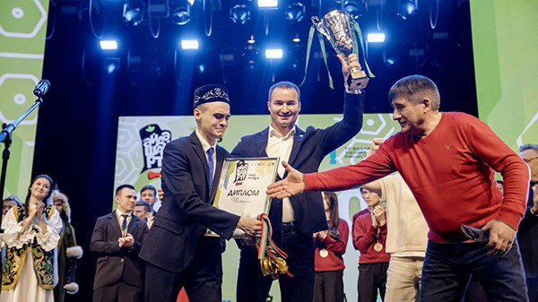 Дилияр Бурганов стал победителем Татарской лиги КВН «Әйдә, ШаяРТ!» Дилияр Бурганов стал победителем Татарской лиги КВН «Әйдә, ШаяРТ!»