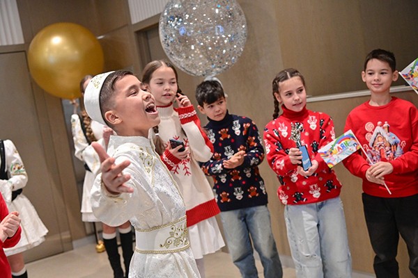 Звезды &laquo;Шаян ТВ&raquo; встретились с Рустамом Миннихановым (ФОТО)