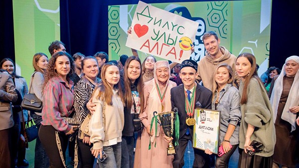 Дилияр Бурганов стал победителем Татарской лиги КВН «Әйдә, ШаяРТ!» Дилияр Бурганов стал победителем Татарской лиги КВН «Әйдә, ШаяРТ!»