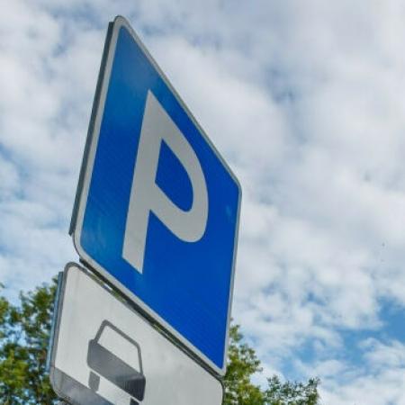 В какие дни в 2025 году в Казани парковки будут бесплатными?