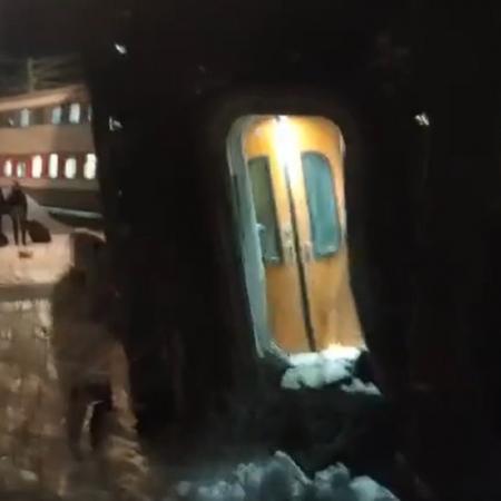 Появилось первое ВИДЕО с места столкновения двух поездов под Мурманском Появилось первое ВИДЕО с места столкновения двух поездов под Мурманском