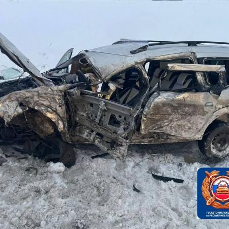 В Татарстане водитель легковушки умер от травм в жестком ДТП