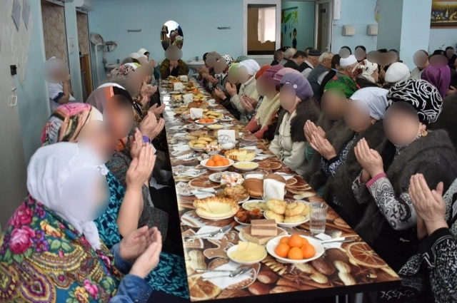 
        Цветы усопшему не помогут. Как поминают татары-мусульмане умерших близких?    