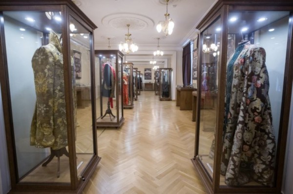 
        Где в Казани Мельпомена и Талия подружились с кино?    