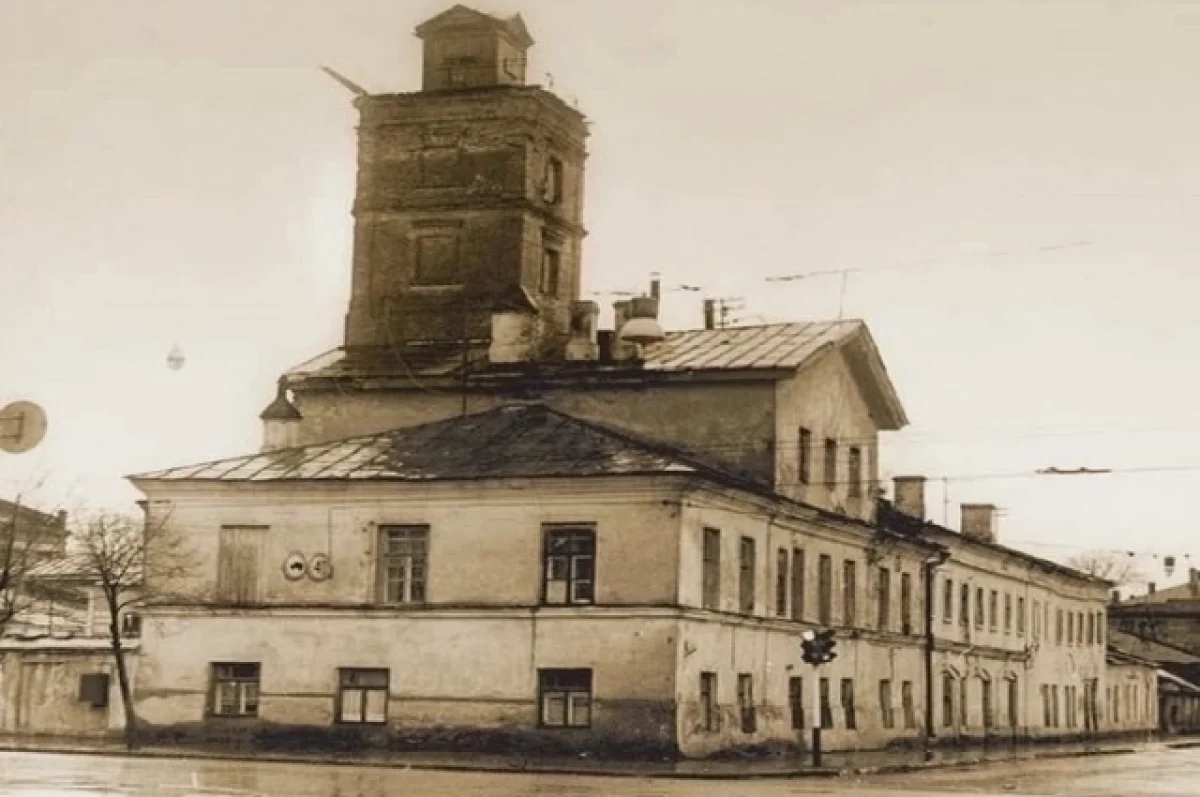 Почему «король репортеров» ночевал в Казани под шарами?
Почему «король репортеров» ночевал в Казани под шарами?