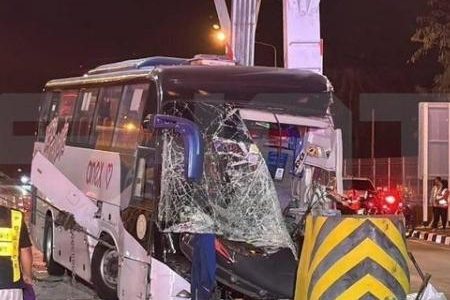 В Таиланде автобус с российскими туристами попал в ДТП: 27 человек пострадали