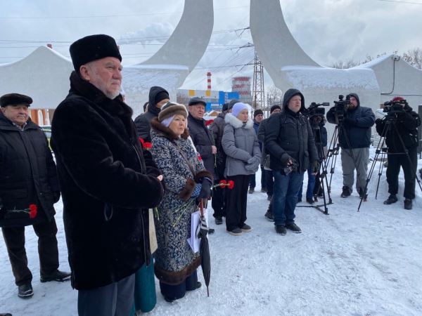 В Казани почтили память легендарного татарского певца Ильгама Шакирова (ФОТО)