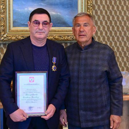 Минниханов вручил Салавату Фатхутдинову орден Дружбы