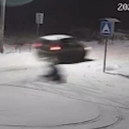 Появилось ВИДЕО гибели девушки, катавшейся на ватрушке в Казани и влетевшей в знак