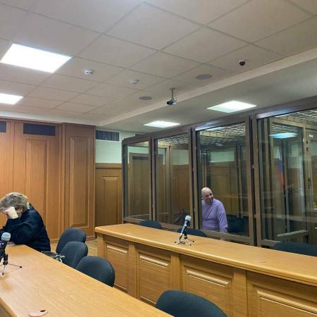 Таксист, обвиняемый в том, что травил и грабил пассажиров, сказал суду последнее слово