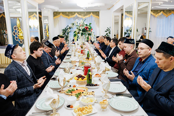 ФОТОрепортаж с ифтара, организованного фондом Рашита Вагапова