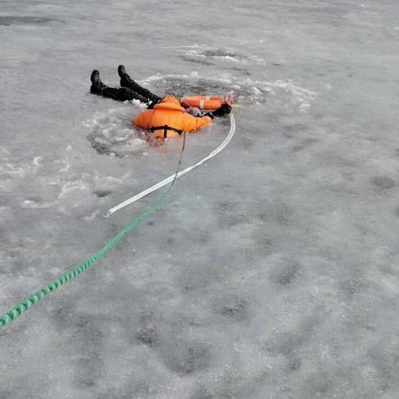 В Набережных Челнах на Мелекеске рыбак провалился под лед