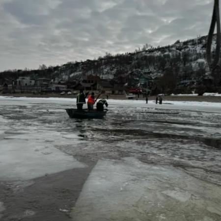 В Татарстане спасли бабушку, которая провалилась под лед (ВИДЕО)