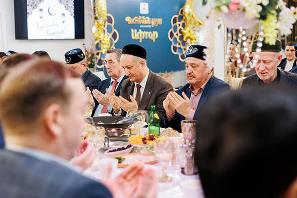 ФОТОрепортаж с ифтара, организованного фондом Рашита Вагапова