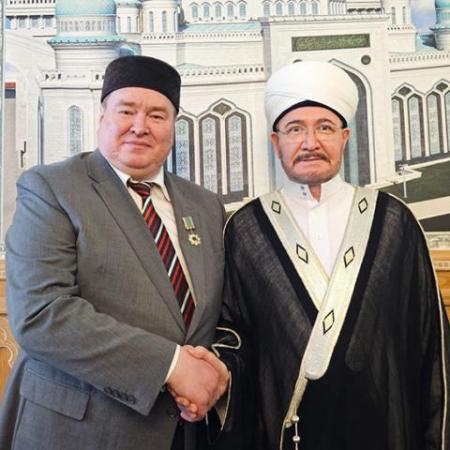 Рифат Фаттахов удостоен ордена Почета «Аль-Фахр» (ФОТО) Рифат Фаттахов удостоен ордена Почета «Аль-Фахр» (ФОТО)