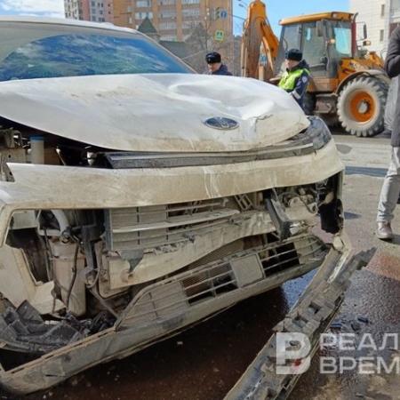 На казанского водителя, сбившего людей на остановке, возбудили новое уголовное дело