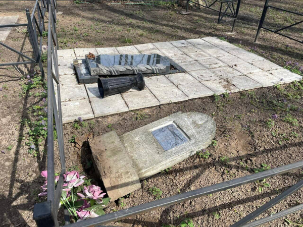 Вандалы надругались над могилами на мусульманском кладбище Касимова (ФОТО)