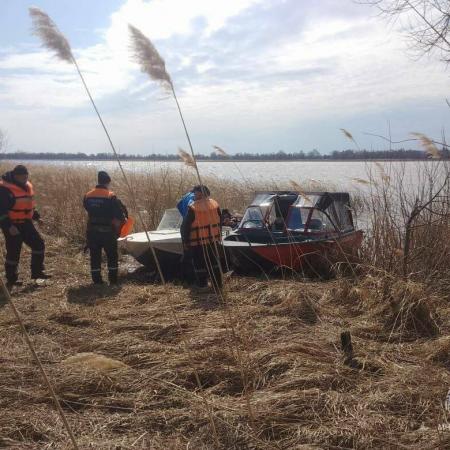 Водолазы нашли тело рыбака, который выпал из лодки на Каме