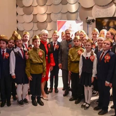 ГТРК &laquo;Татарстан&raquo; презентовала Минниханову проекты на татарском языке на праздновании Дня родного языка