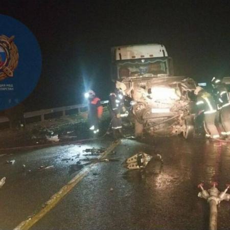 На трассе в РТ цементовоз врезался в легковушки на светофоре, четыре человека погибли (ФОТО)