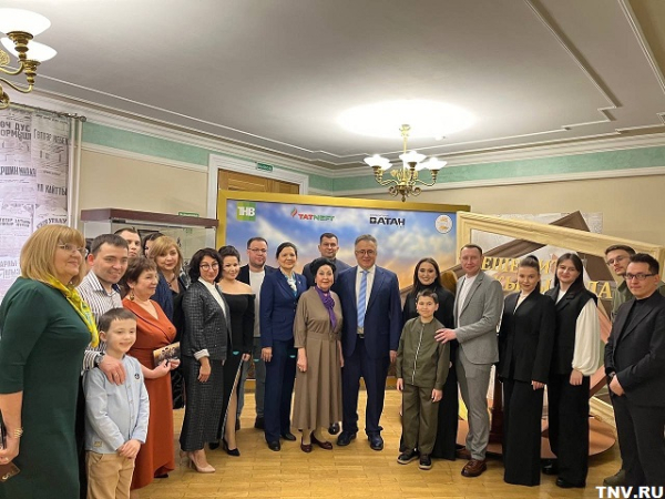 В Альметьевском драмтеатре состоялась презентация сериала «Кеше китә, җыры кала» (ФОТО) В Альметьевском драмтеатре состоялась презентация сериала «Кеше китә, җыры кала» (ФОТО)