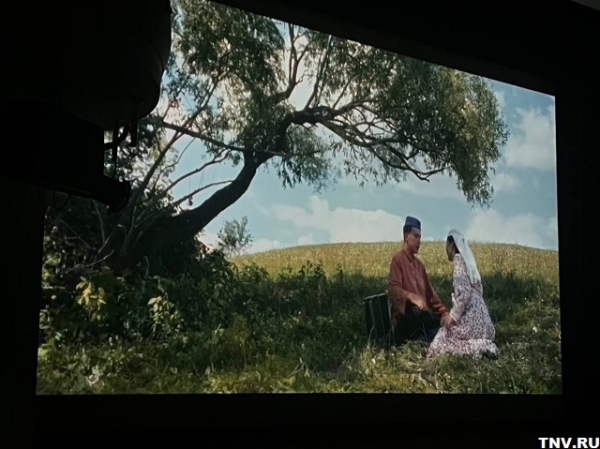 В Альметьевском драмтеатре состоялась презентация сериала «Кеше китә, җыры кала» (ФОТО) В Альметьевском драмтеатре состоялась презентация сериала «Кеше китә, җыры кала» (ФОТО)