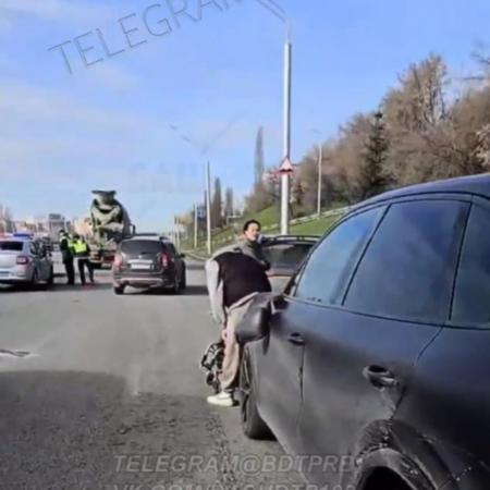Блогер из Уфы Рустам Набиев стал участником массового ДТП (ВИДЕО) Блогер из Уфы Рустам Набиев стал участником массового ДТП (ВИДЕО)