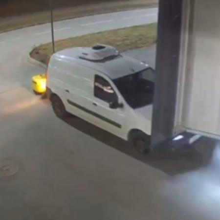 В Татарстане водитель сбил робота и скрылся с места ДТП (ВИДЕО)