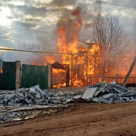 Пытаясь потушить горящий дом, житель Татарстана получил серьезные ожоги (ФОТО) Пытаясь потушить горящий дом, житель Татарстана получил серьезные ожоги (ФОТО)