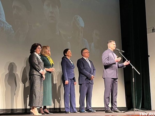 В Альметьевском драмтеатре состоялась презентация сериала «Кеше китә, җыры кала» (ФОТО) В Альметьевском драмтеатре состоялась презентация сериала «Кеше китә, җыры кала» (ФОТО)