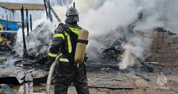 Пытаясь потушить горящий дом, житель Татарстана получил серьезные ожоги (ФОТО) Пытаясь потушить горящий дом, житель Татарстана получил серьезные ожоги (ФОТО)