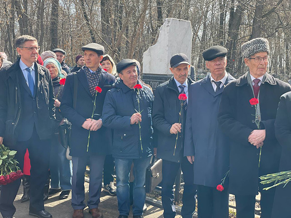 В Казани почтили память великого татарского поэта Габдуллы Тукая (ФОТО)