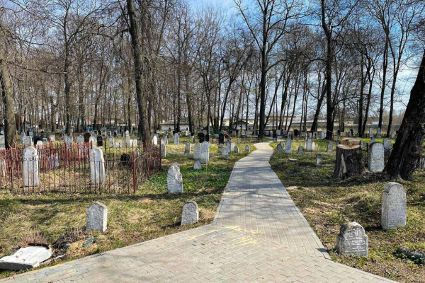 Вандалы надругались над могилами на мусульманском кладбище Касимова (ФОТО)